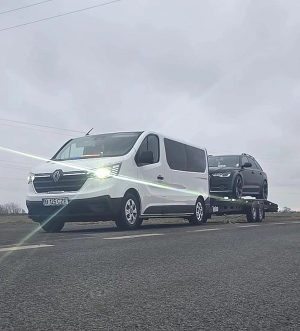 Ansamblu de transport persoane si remorca pentru transport auto